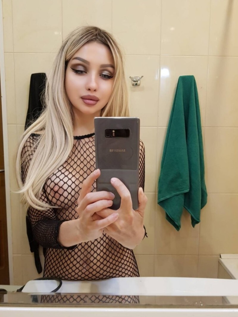 Проститутка Питера Александра с 3 размером груди предлагает интим услуги у метро Парнас  +7(999)028-14-58 